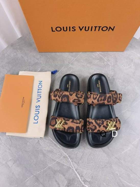 Picture of Louis Vuitton Slippers _SKULVsz35-40GDT0107472